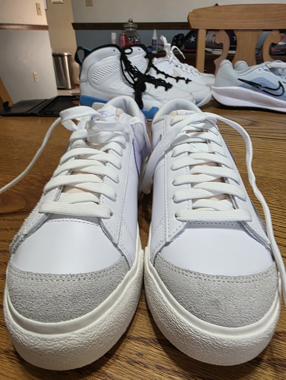 Nike Blazer Low Size 9 Women’s White Sneakers with Light Purple Accents - Picture 2 of 6
